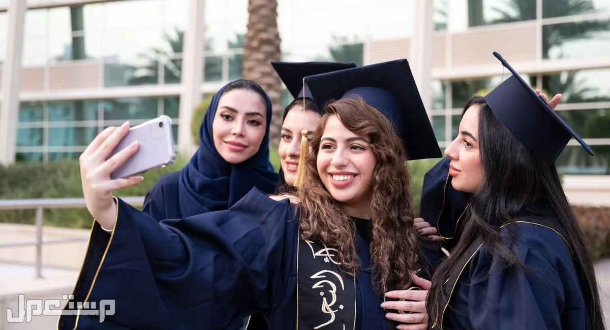 أجمل عبارات تهنئة للخريجات 2025.. كلمات مؤثرة تُلامس القلب عبارات تخرج من الجامعة