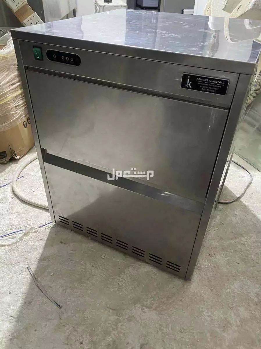 للبيع صانعه مكعبات ثلج  في عرعر بسعر 4 آلاف ريال سعودي