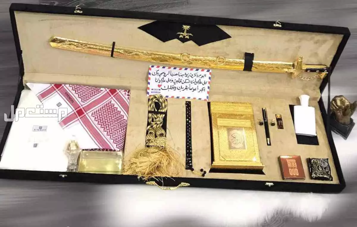 بكس هدية رجالي ملكي ماركة جفنشي مع سيف