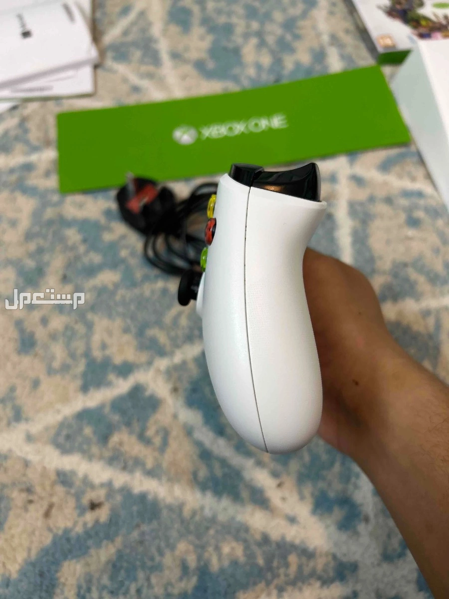 اكس بوكس ون سعة ون تيرا مع يد وألعاب وكرتون كل شي أصلي في الرياض بسعر 900 ريال سعودي