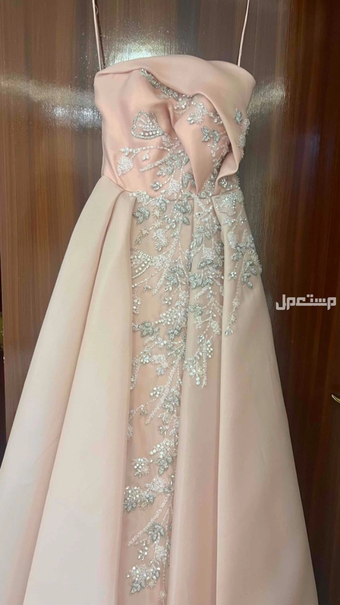 للبيع فستان فخم وجديد ب3200 ريال