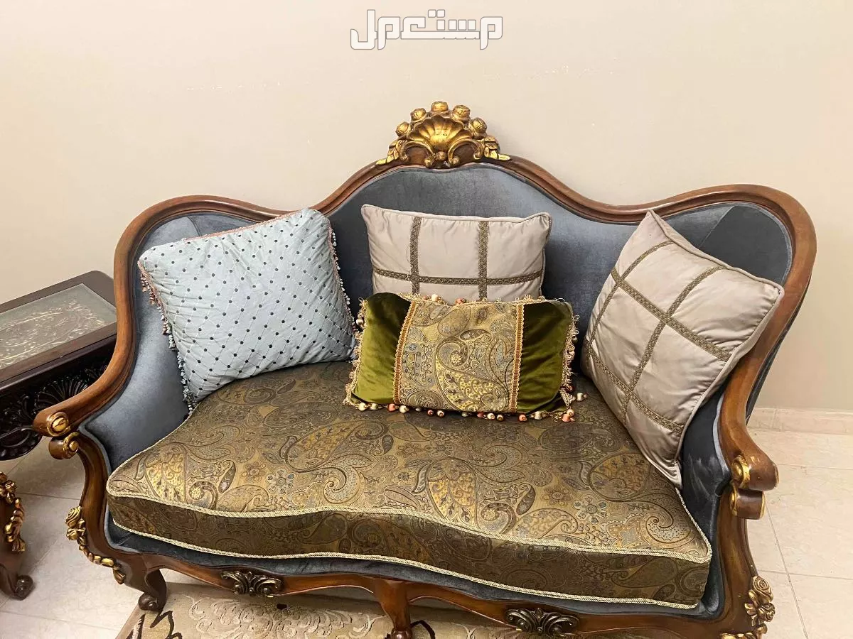 طقم كنب كلاسيكي 7 قطع من قصر السرايا