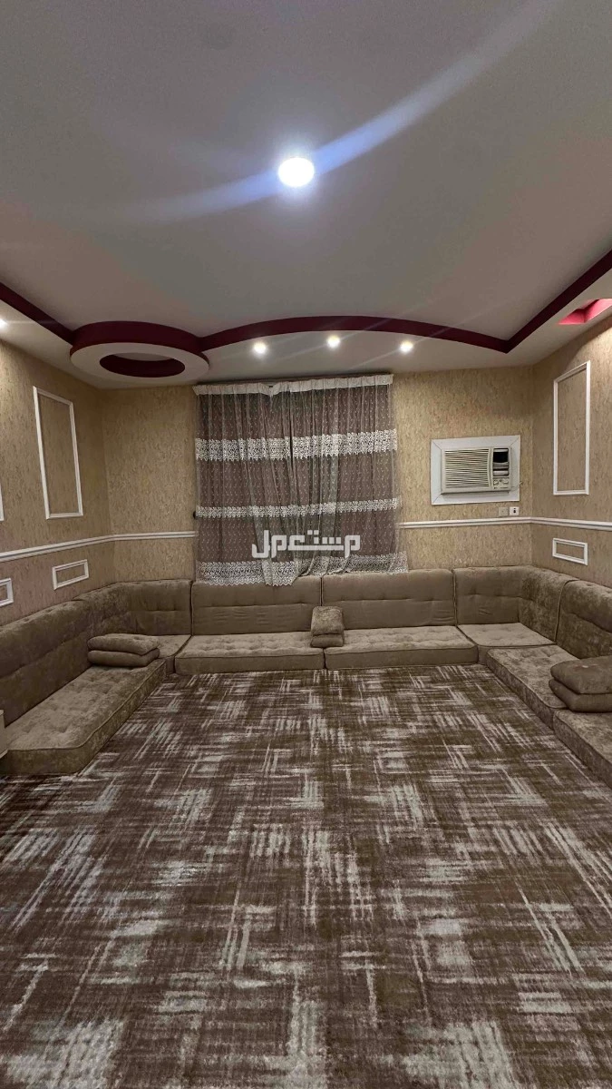 كنب في حائل بسعر 700 ريال سعودي