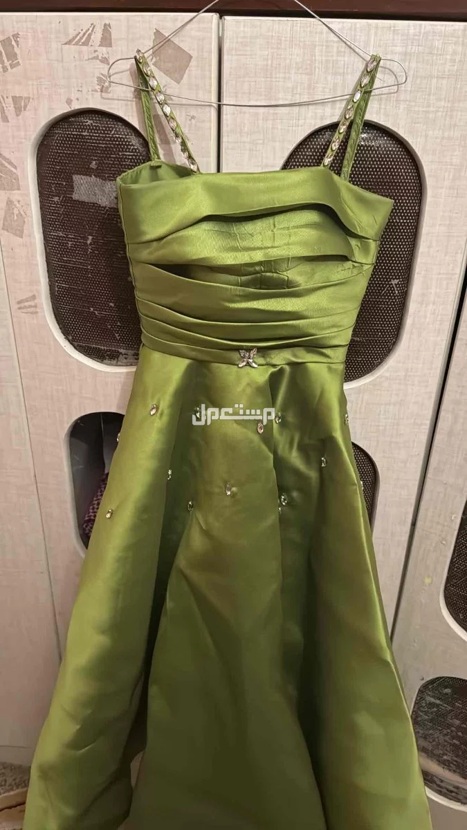 مقاس s فساتين سهره من مصممه لبس مرتين فقط والازرق مره وحده
