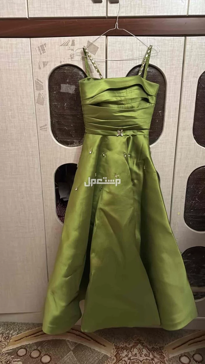 مقاس s فساتين سهره من مصممه لبس مرتين فقط والازرق مره وحده