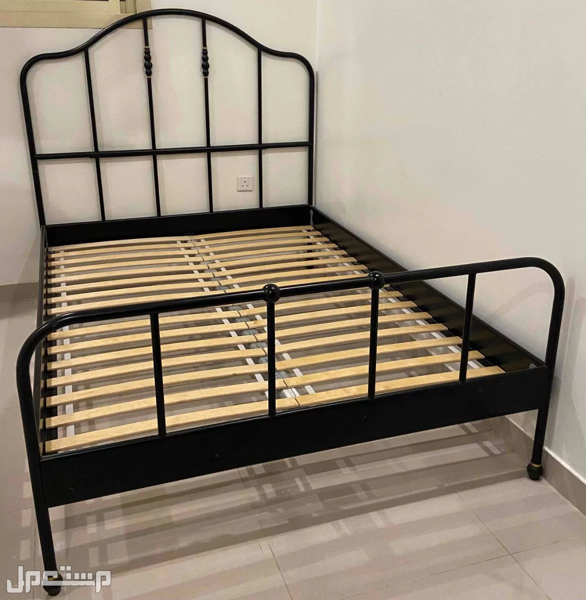 سرير من ايكيا  اسود بالرياض بسعر 400
