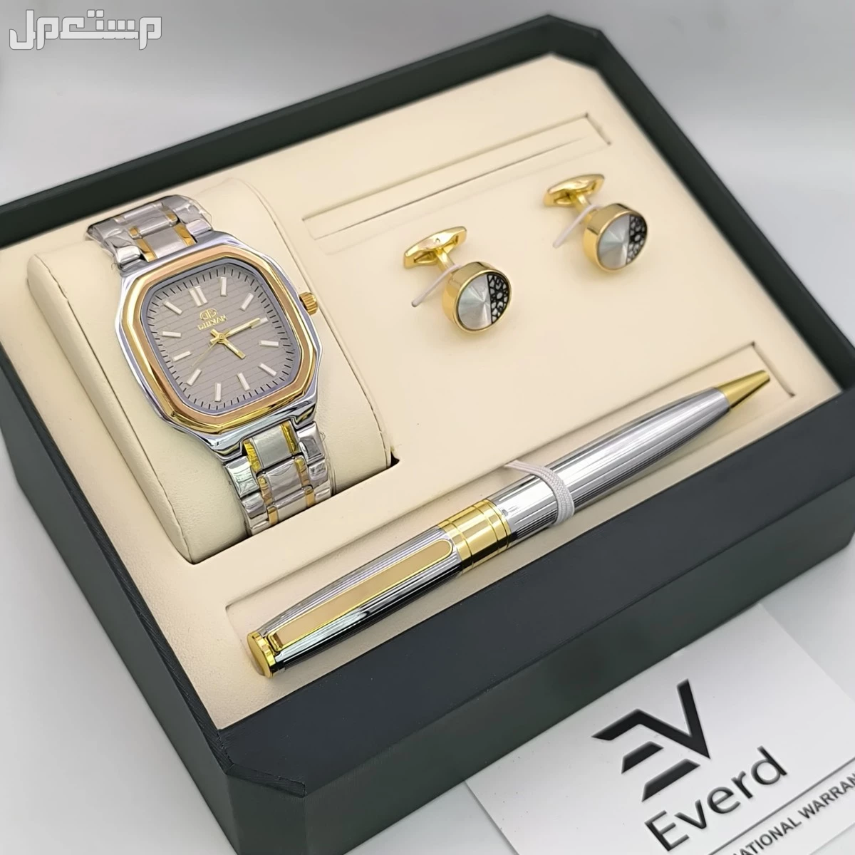 *جديدددددددنا*                          *اطقم رجالي* *ساعه رجالي استيل* *قلم*  *كبك* *علبه فخمه وكرت وكيس* *ضمان سنة لون موية مكينة بطارية* *السعر 90 ريال*150