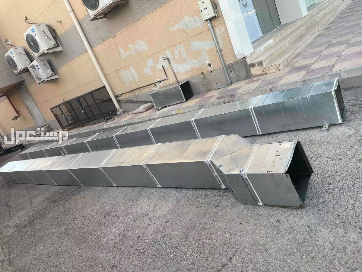 للبيع مدخنه مطعم وقفص حفظ الغاز تقريبا طول المدخنه 11 متر والغاز ياخذ 6 حبات