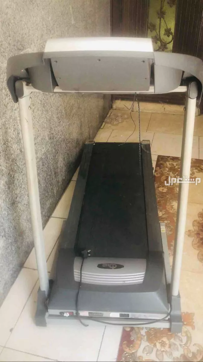 هلثكير جهاز سير كهربائي قابل للطي 1.5 حصان بشاشة LCD مع 12 برنامج - أسود في جدة بسعر 600 ريال سعودي