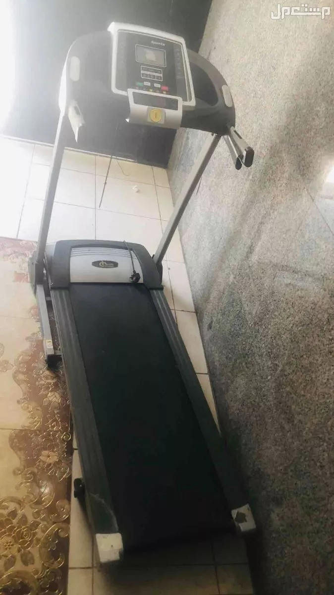 هلثكير جهاز سير كهربائي قابل للطي 1.5 حصان بشاشة LCD مع 12 برنامج - أسود في جدة بسعر 600 ريال سعودي