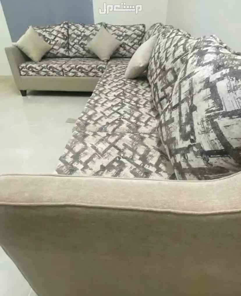 كنب على شكل حرف L جديد بحالة ممتازه