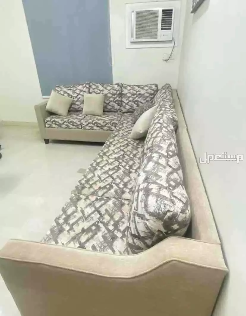 كنب على شكل حرف L جديد بحالة ممتازه