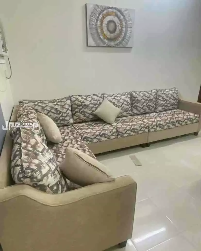 كنب على شكل حرف L جديد بحالة ممتازه
