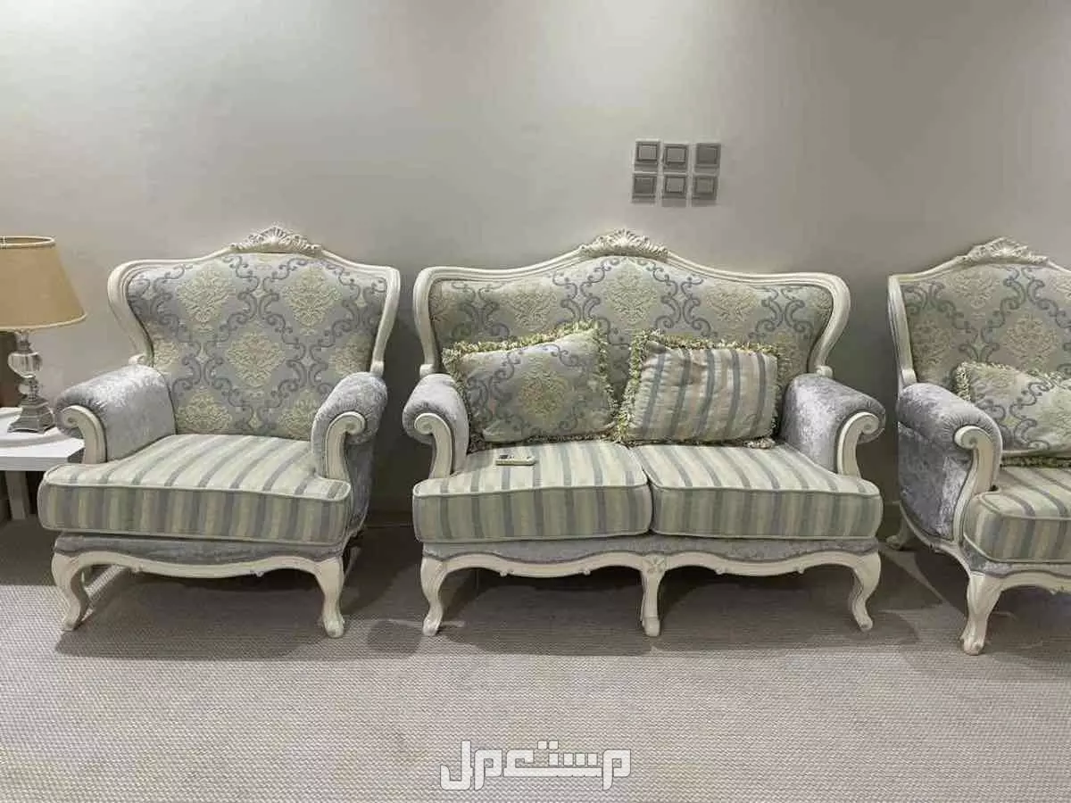 الرياض، طقمين كنب مستعمل نظيف للبيع ، مع الطاولات ، السعر مناسب جداً