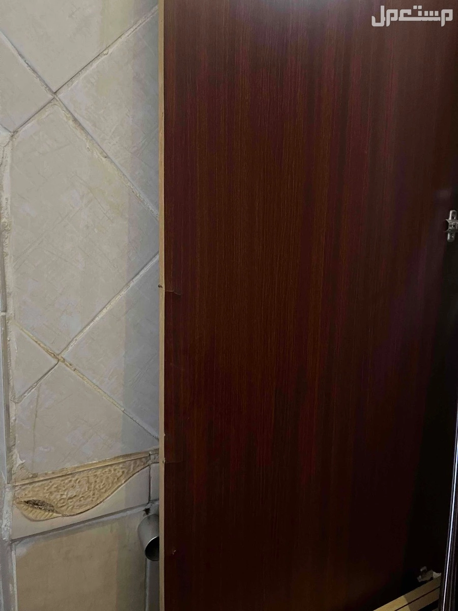 للبيع دولاب ستة ضرف من خشب الخيزران   مستعمل  في المدينة المنوره