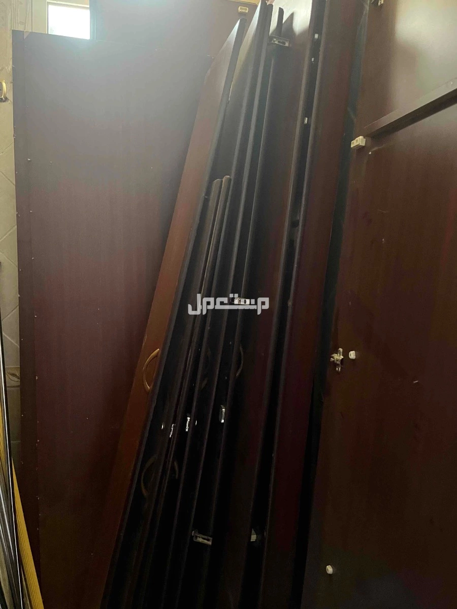 للبيع دولاب ستة ضرف من خشب الخيزران   مستعمل  في المدينة المنوره