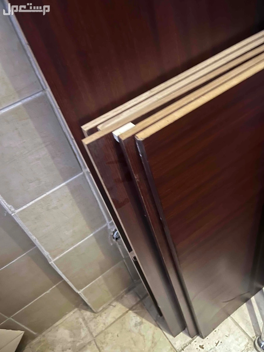 للبيع دولاب ستة ضرف من خشب الخيزران   مستعمل  في المدينة المنوره