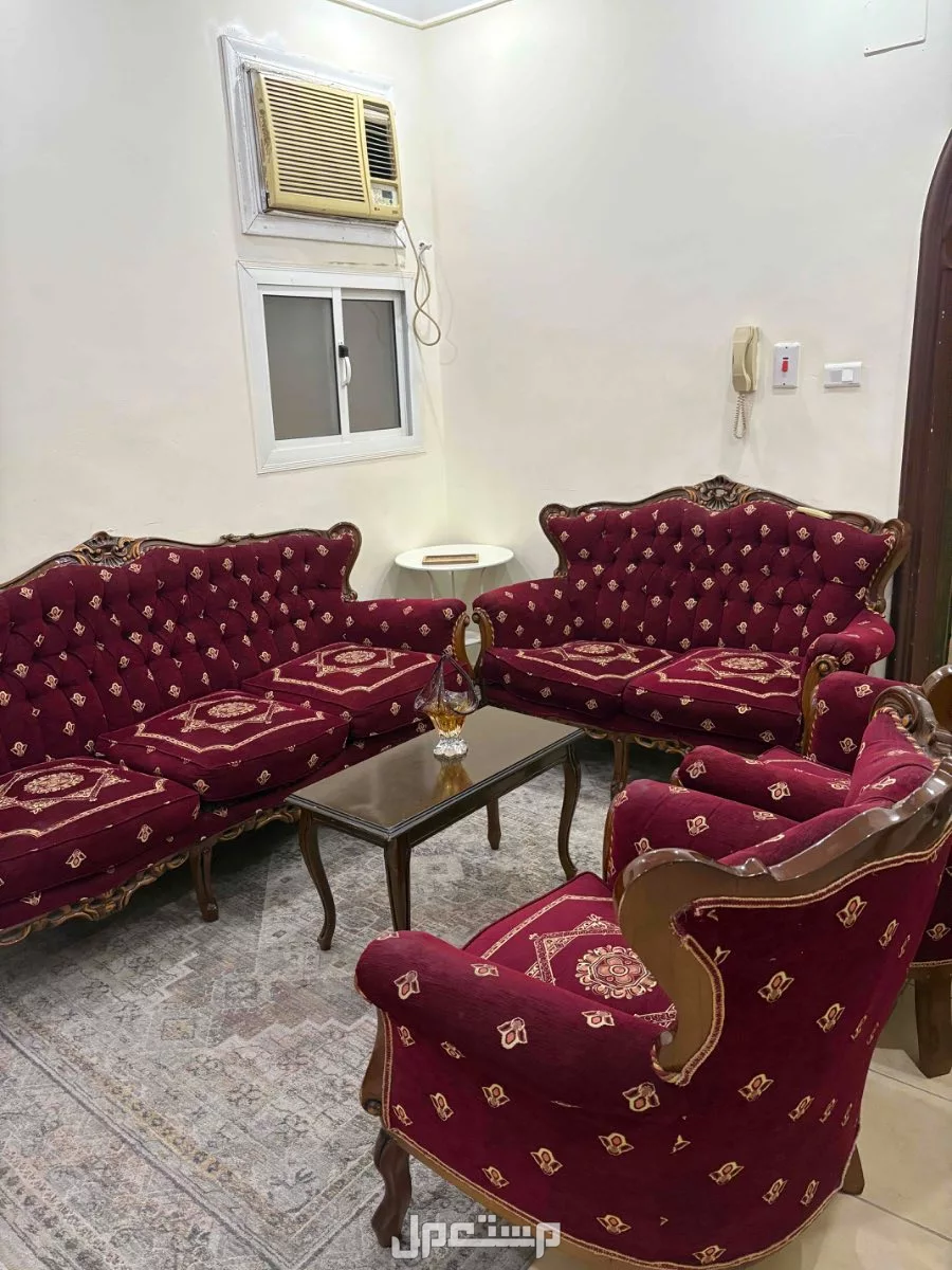 للبيع كنب بتصميم عصري مناسب بجده بسعر 790 ريال