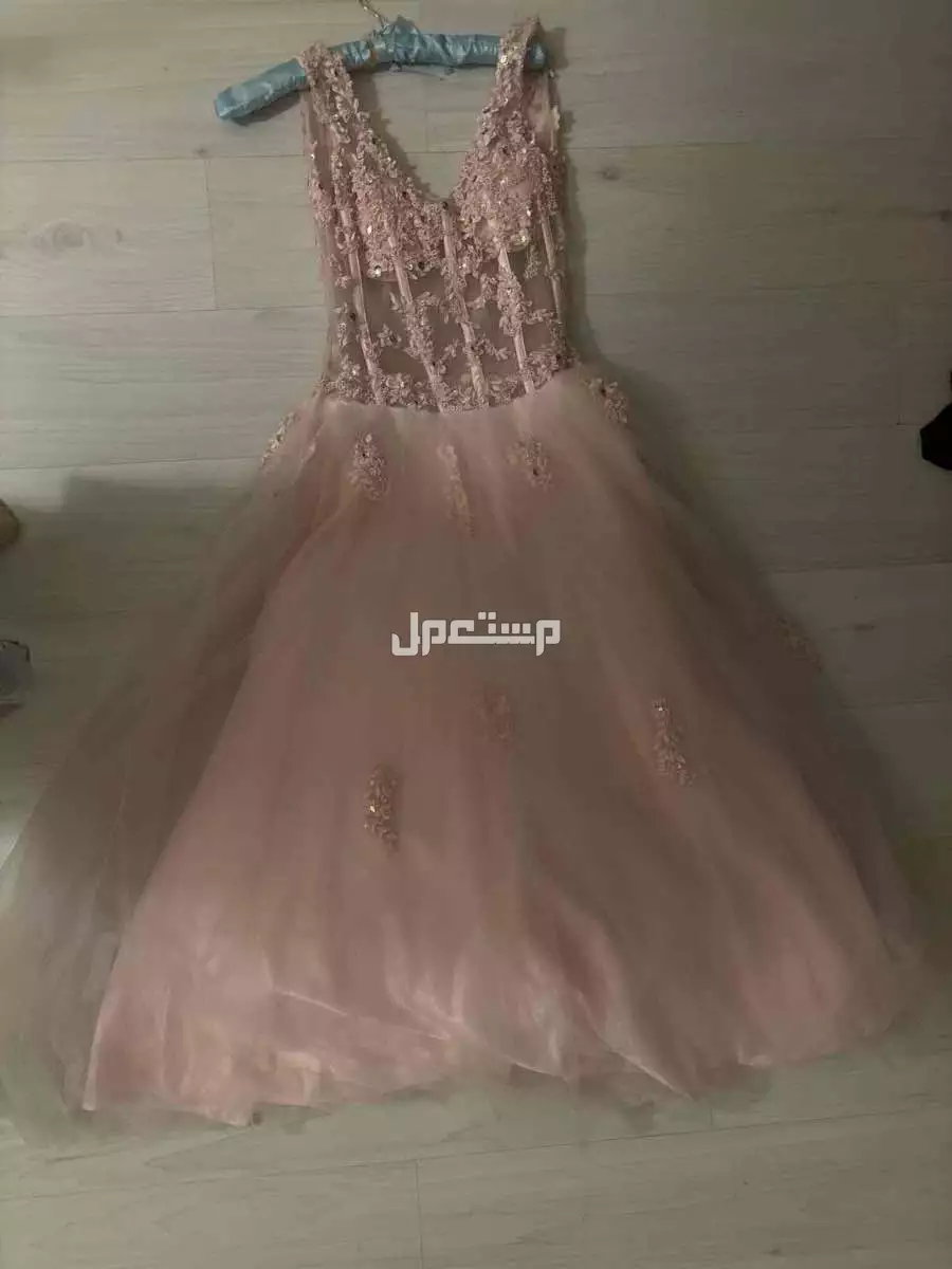 فستان سهره راقي في الرياض بسعر 700 ريال سعودي