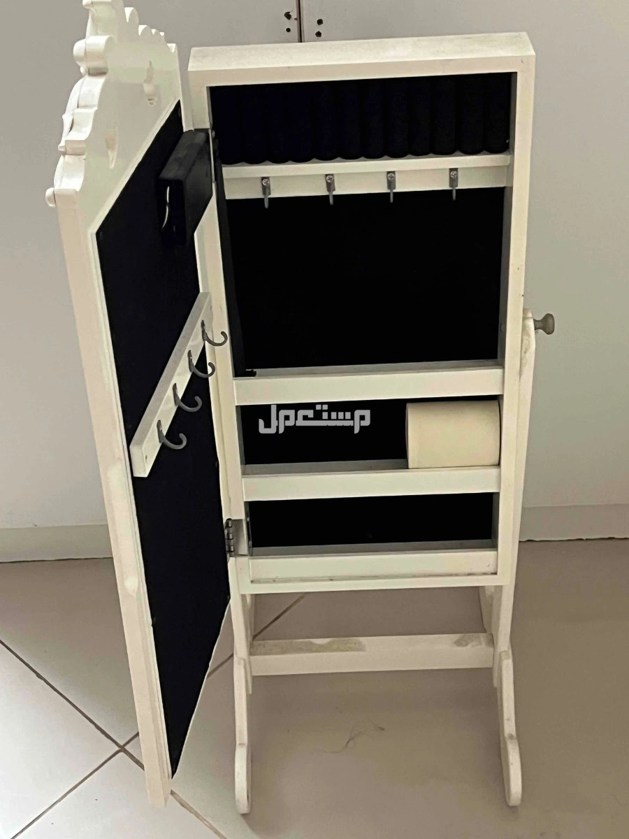 خزانة ملابس اربع ادراج  في جدة بسعر 550 ريال سعودي