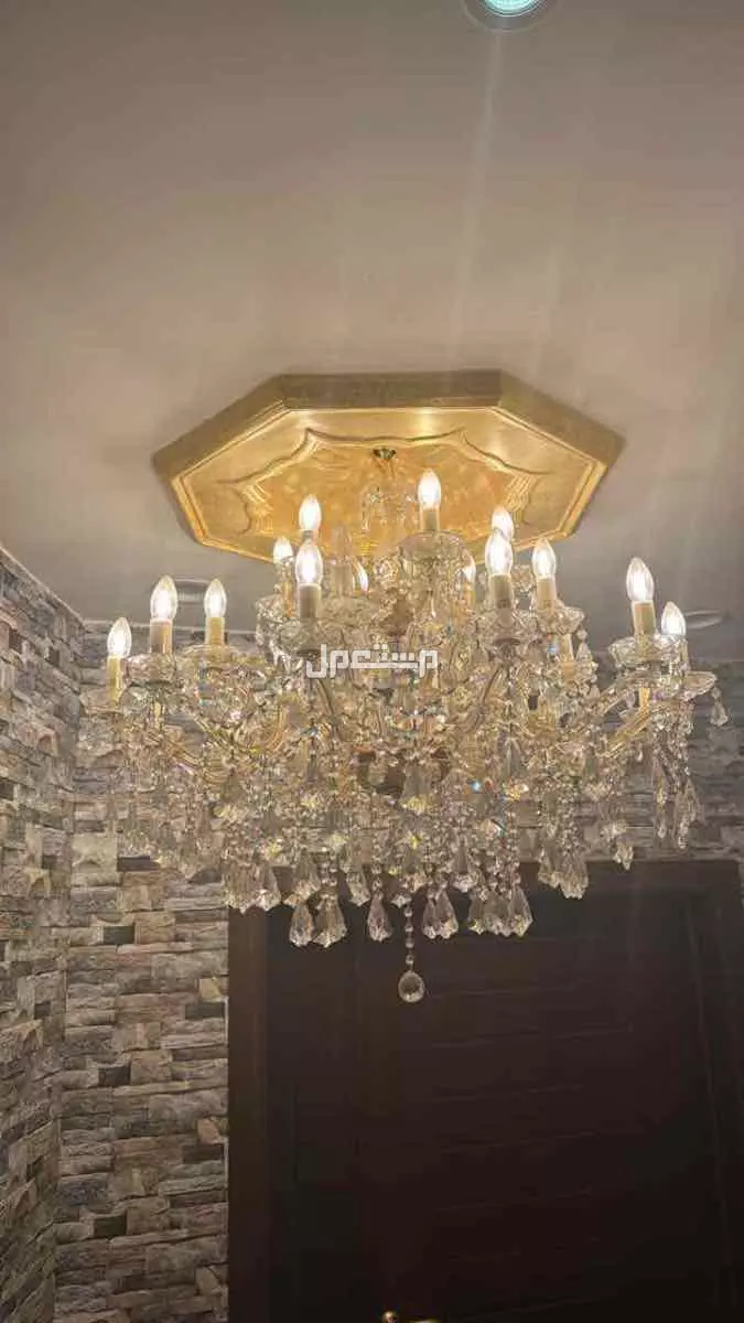 ثريات كلاسيكية فخمة للبيع – إنارة قوية – استعمال نظيف – الرياض