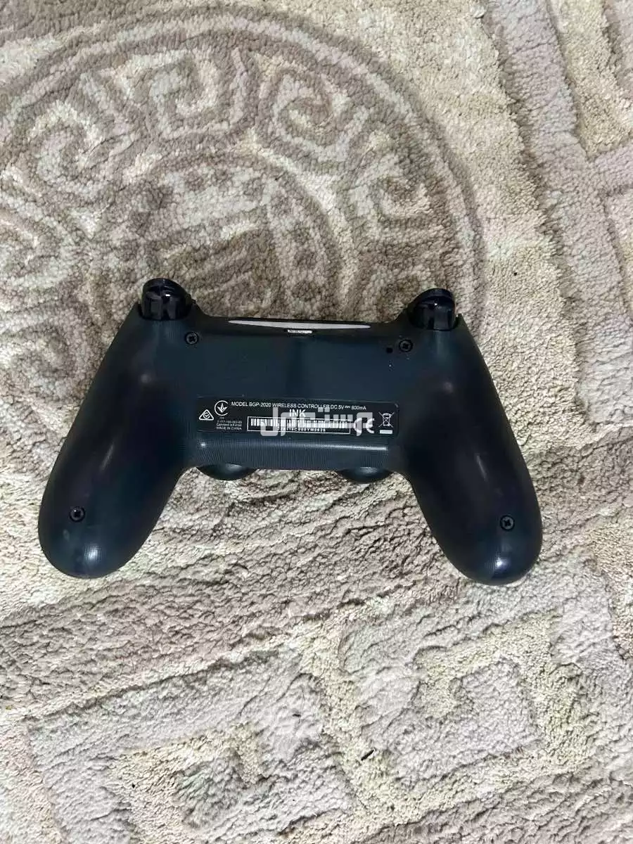 ‏سوني فور ‏ ‏البيع ‏ ‏مع كل أغراضه