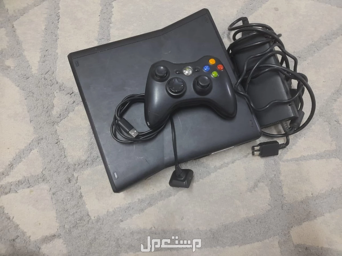 اكس بوكس 360 يوجد فيها لعبتين فورزا 2 و فيفا 17 في مكة المكرمة بسعر 250 ريال سعودي