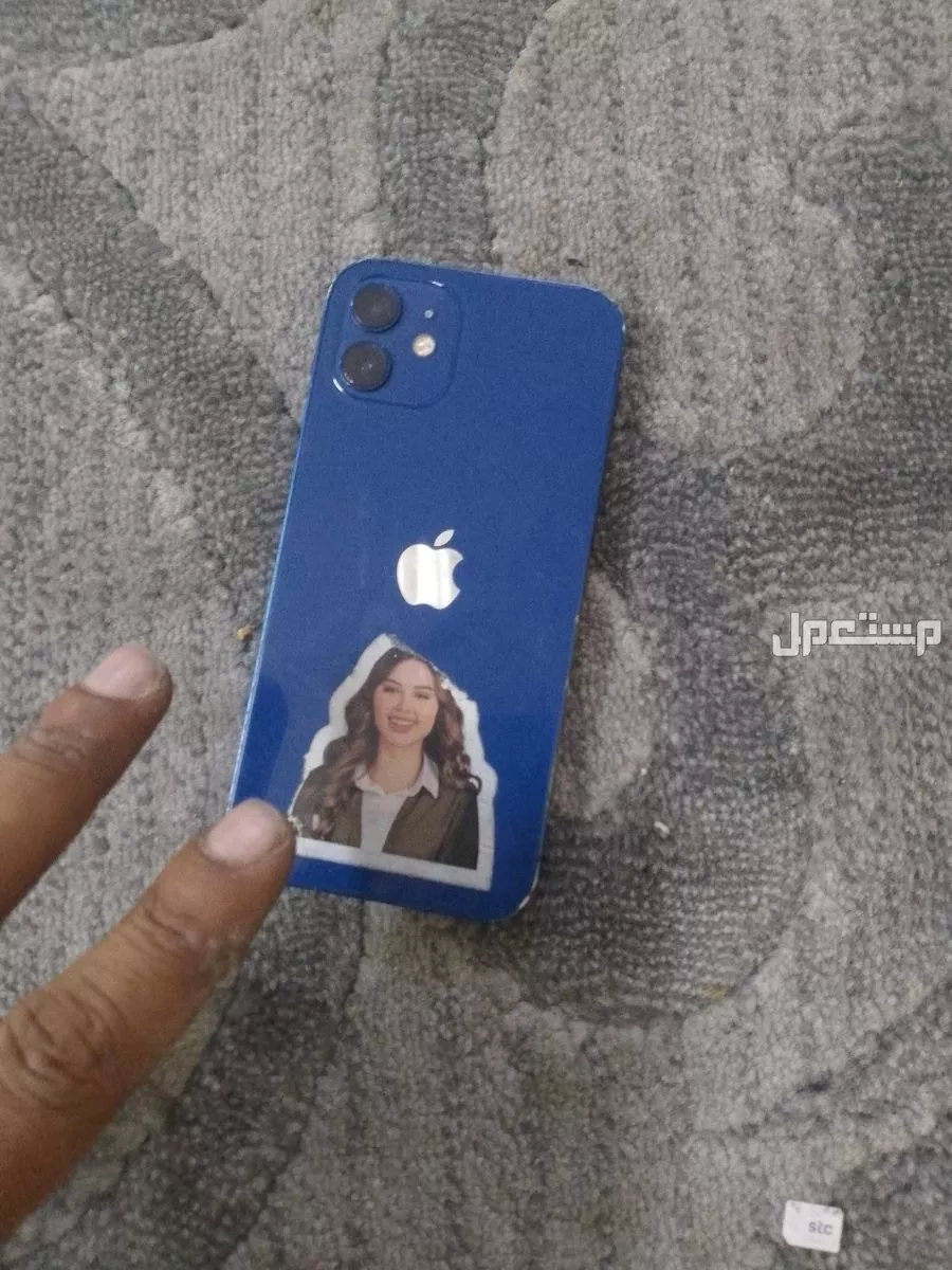 جوال ايفون 12 نضيف جدن لا يجي الى اصامل رجان اقل من الف ناببيع جميع اغراضه معه ولام عليكم