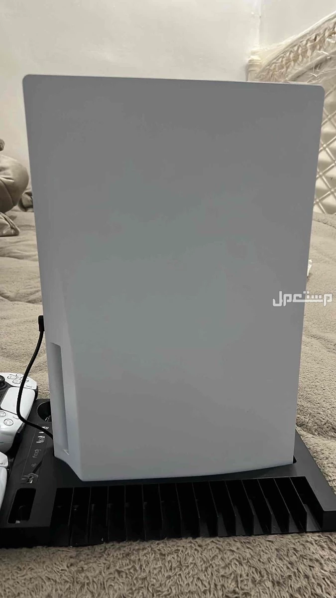 بلاستيشن فايف نظيف جدا واخو الجديد مع يدين وحامله تبريد وجميع اغراضه في جيزان بسعر 1800 ريال سعودي