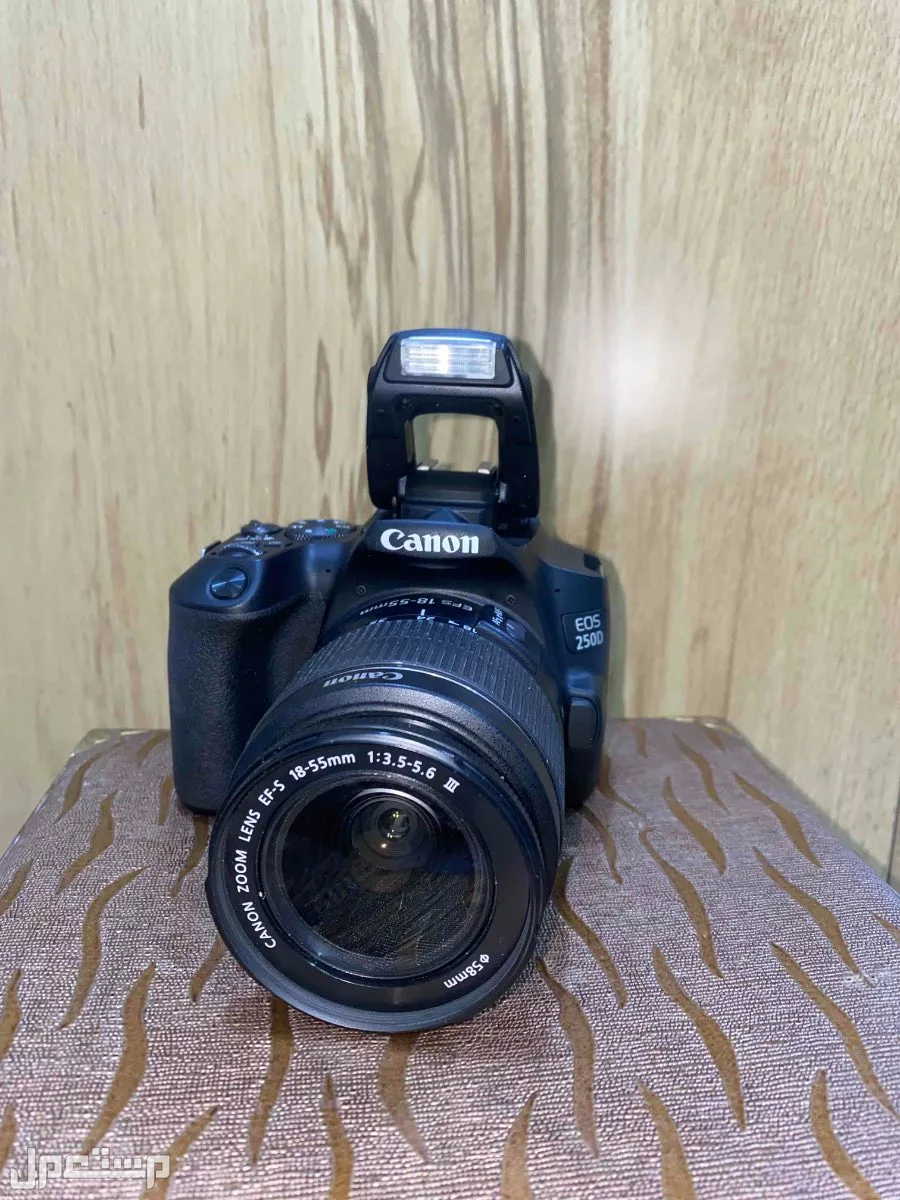 كاميرا كانون Canon EOS 250D Kit (عدسة 18-55mm في الرياض بسعر ألفين ريال سعودي