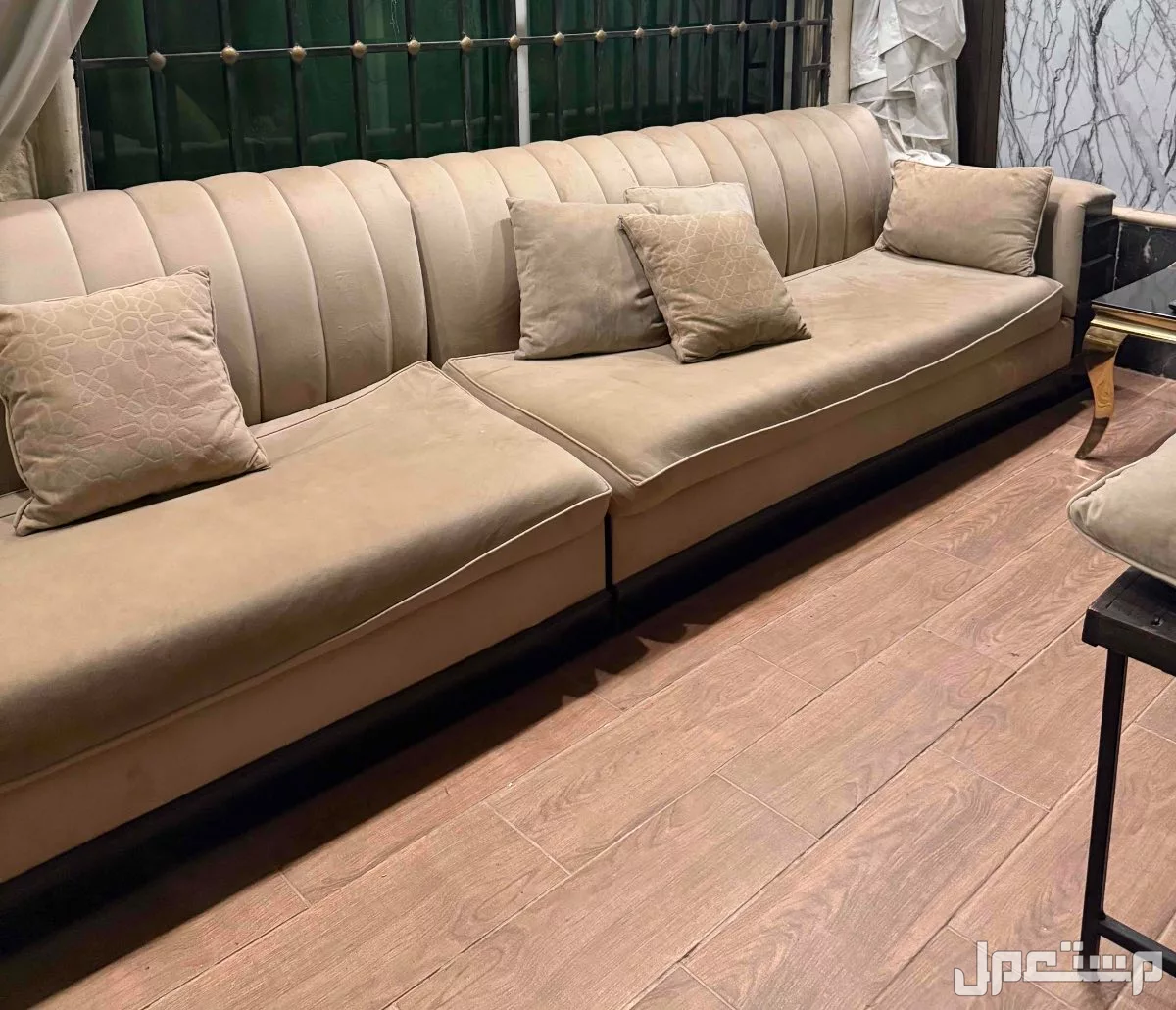 للبيع كنب مستعمل جيد في الرياض بسعر 1700 ريال سعودي