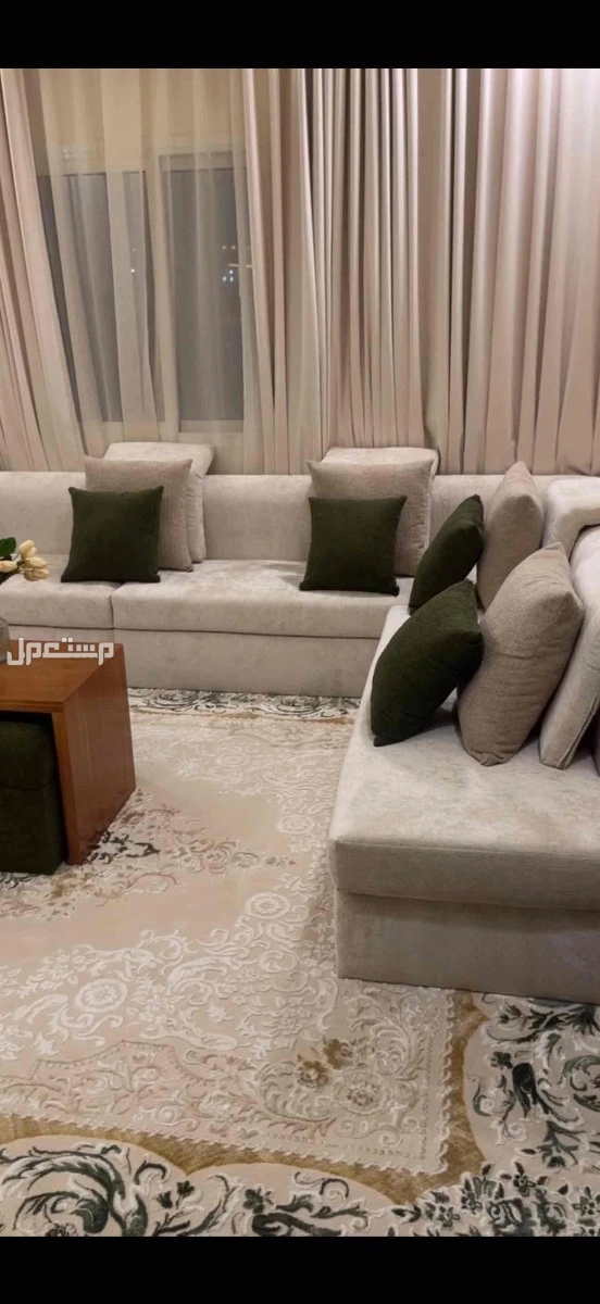 كنب جديد للبيع مع الطاولة و البف الدمام