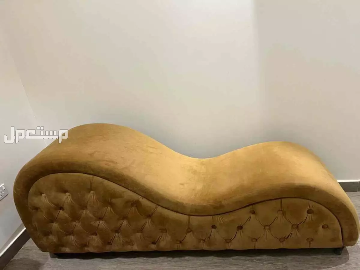 اريكة نظيفة جداً للبيع في الرياض
