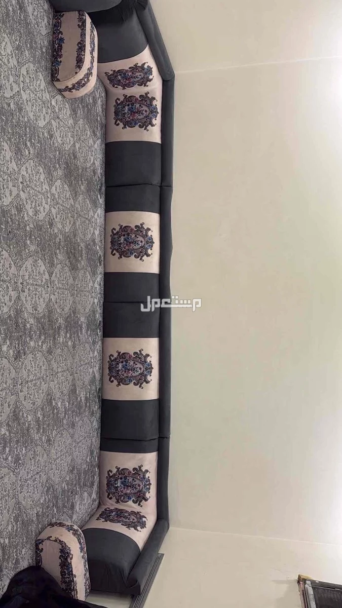كنب ارضي في المدينة المنورة بسعر 300 ريال في المدينة المنورة بسعر 300 ريال سعودي ، مع مفرشه ، مع ستاره