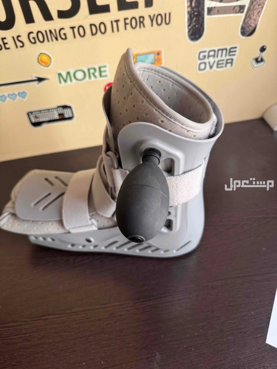 حذاء طبي للمشي وتثبيت الكاحل (حالة ممتازة - مقاس L) في مكة المكرمة