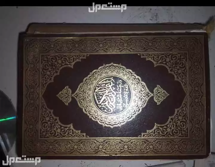 اللعاب سوني 4 و 3 ويدتين السوني 3 وحدة شغال وثانية مدري تشحن ولا لا لحالهم اما الكتب لحالهم