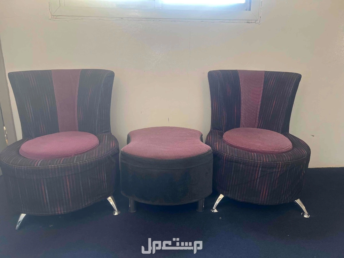للبيع كنب عدد 2 مع طاولة بحالة جيدة جداً في عرعر حس المساعدية بسعر مية ريال فقط