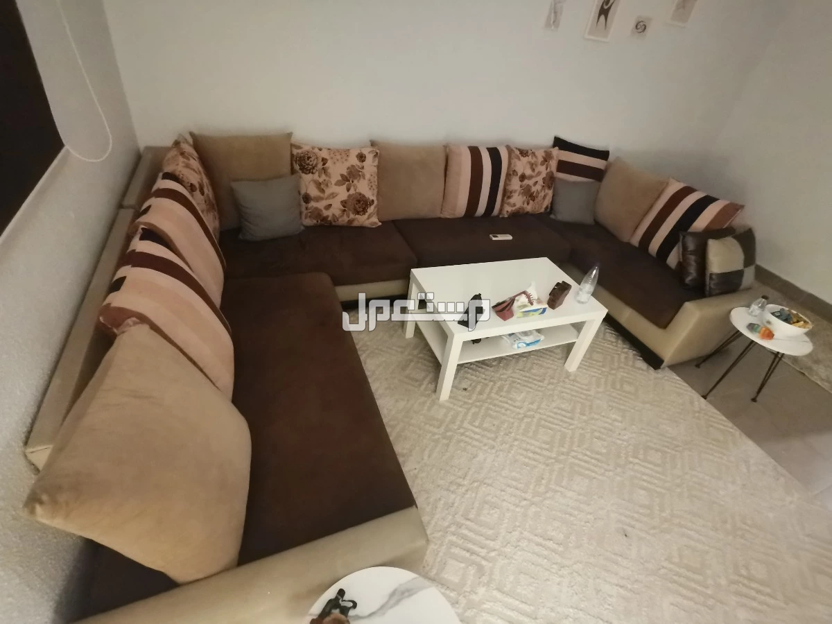 كنب يتسع ل11 شخص مع طاولات هدية