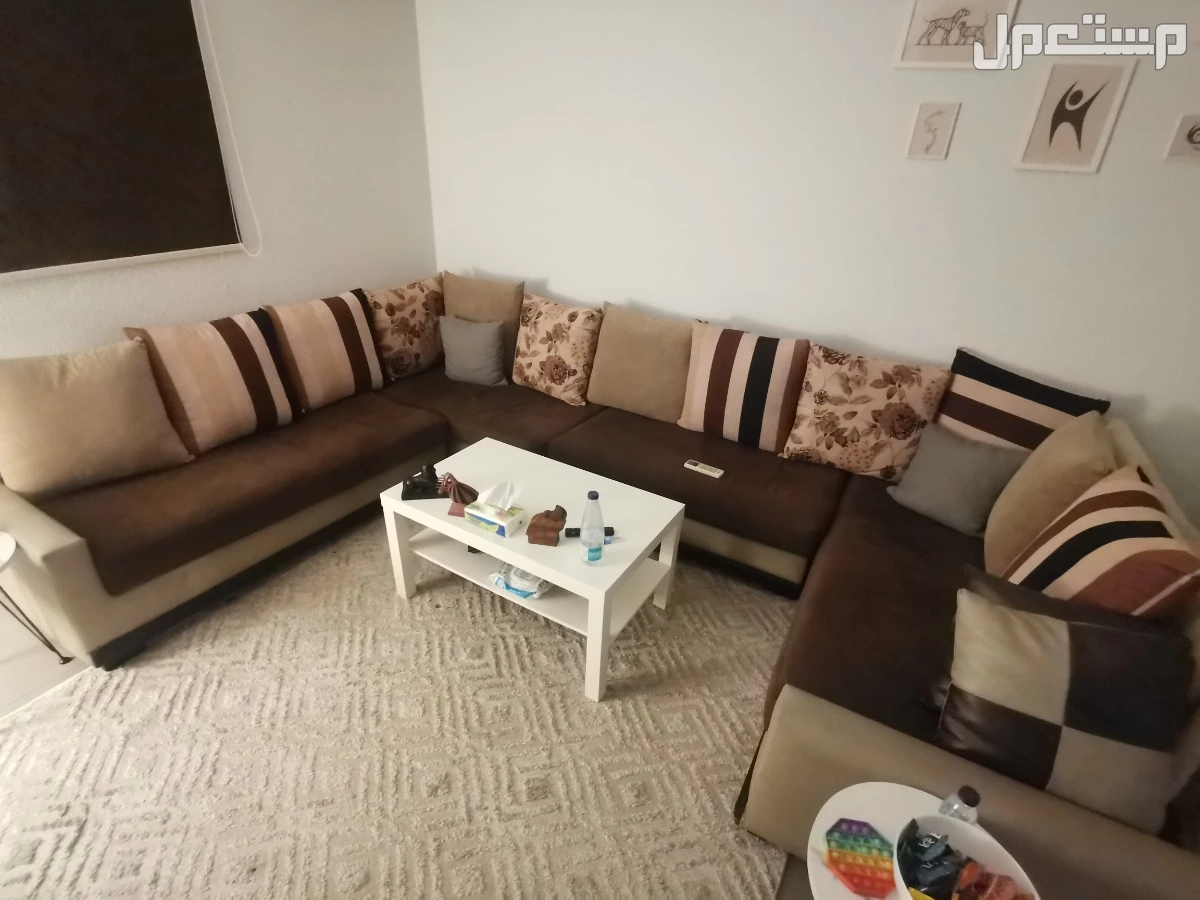 كنب يتسع ل11 شخص مع طاولات هدية