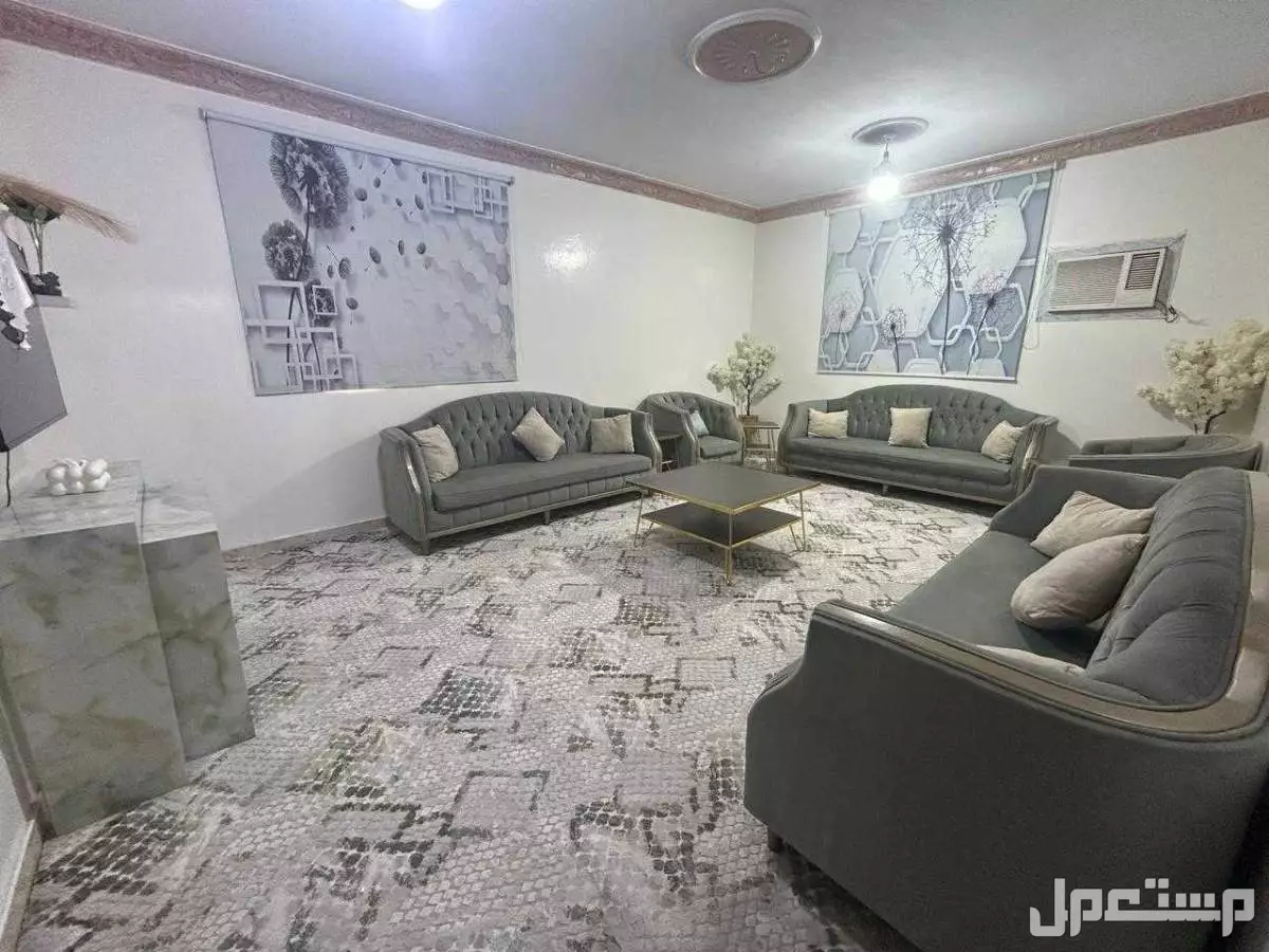 للبيع كنب نظيف جدا للبيع بسعر 1700