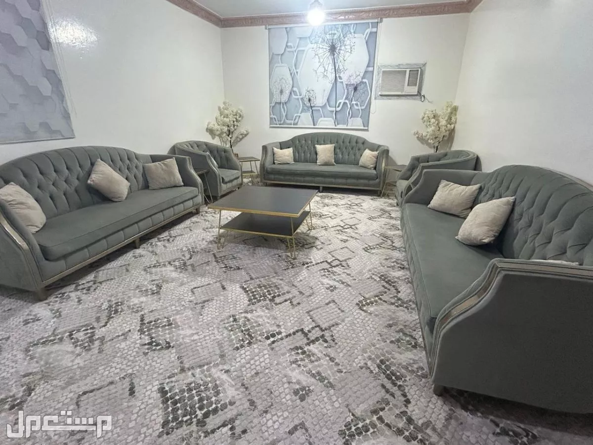 للبيع كنب نظيف جدا للبيع بسعر 1700