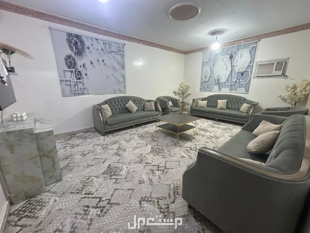 للبيع كنب نظيف جدا للبيع بسعر 1700