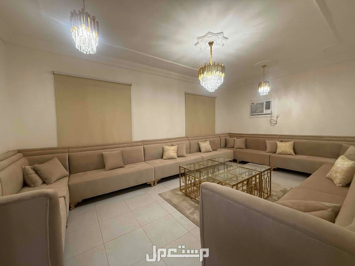 كنب نظيف مع طقم طاولات  في رابغ بسعر ألفين ريال سعودي