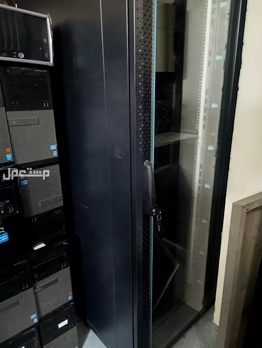للبيع أجهزة كمبيوتر مكتبي مع الشاشة Dell & HP
