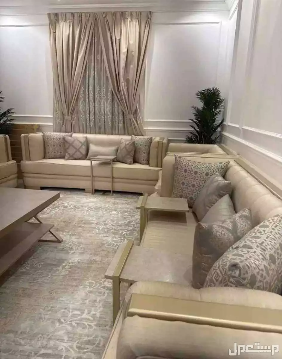مجلس كنب كامل للبيع جدة حي الريان شارع ابوجنينه في جدة بسعر ألفين ريال سعودي