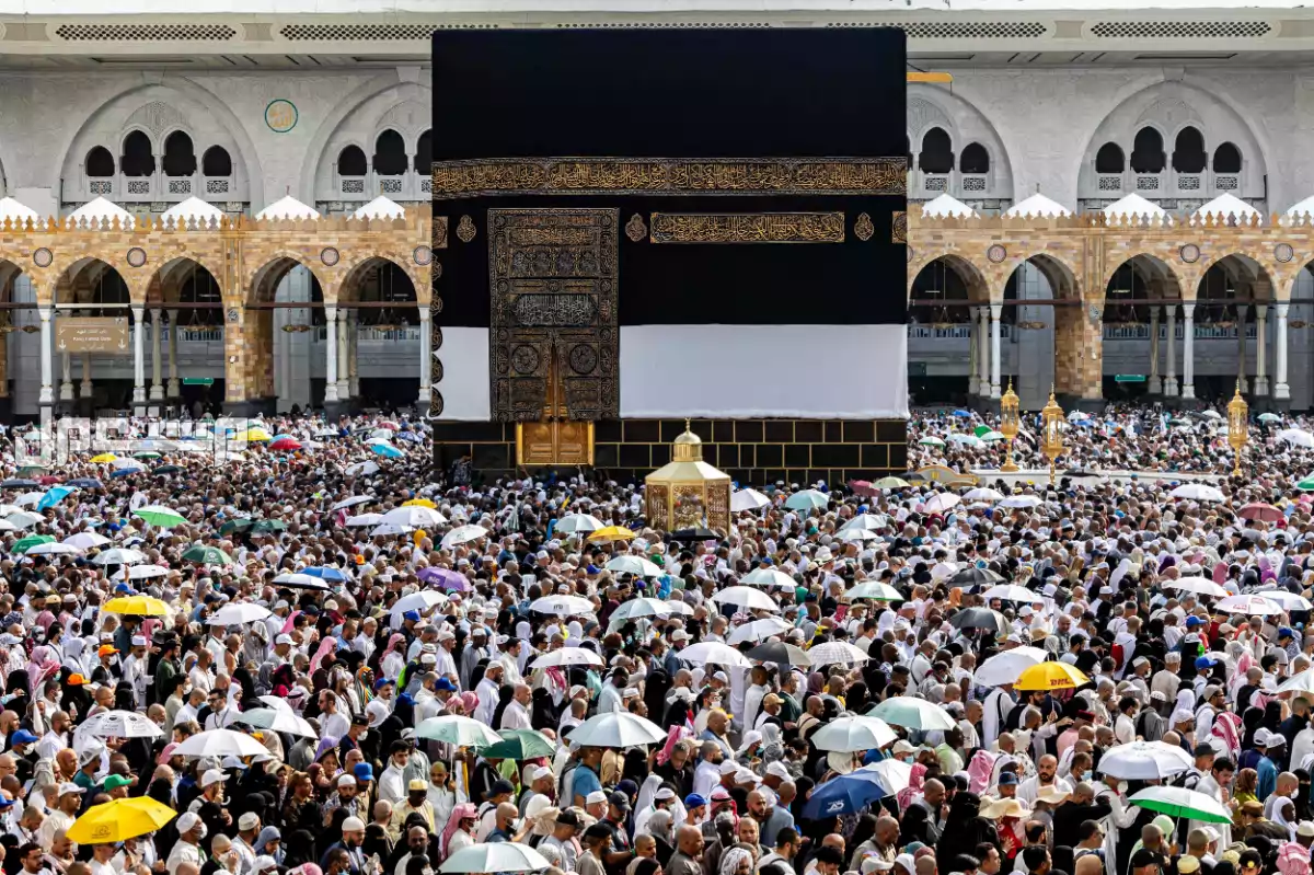 جدول مواقيت الصلاة في السعودية 1447 لشهر محرم الطواف حول الكعبة