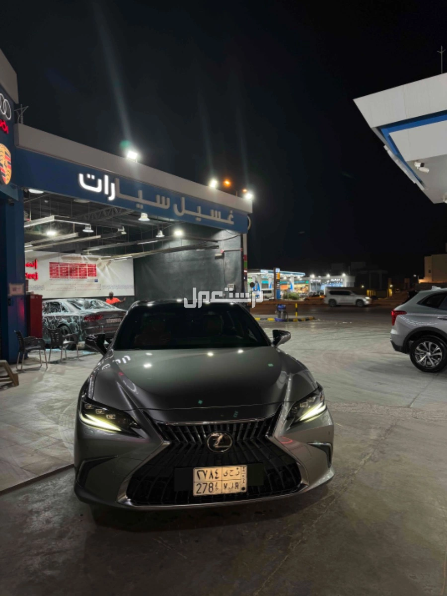 لكزس ES 2022 في الرياض بسعر 200 ألف ريال سعودي