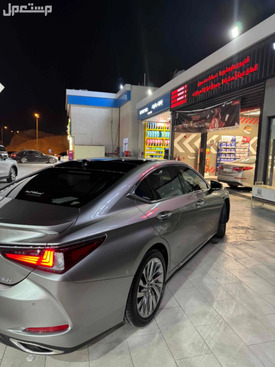 لكزس ES 2022 في الرياض بسعر 200 ألف ريال سعودي