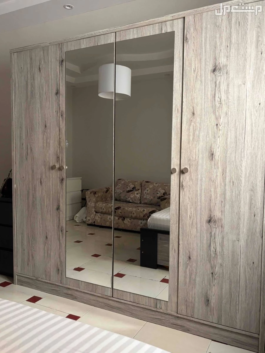 دولاب انيق للبيع مع درج ثلاثي اسود