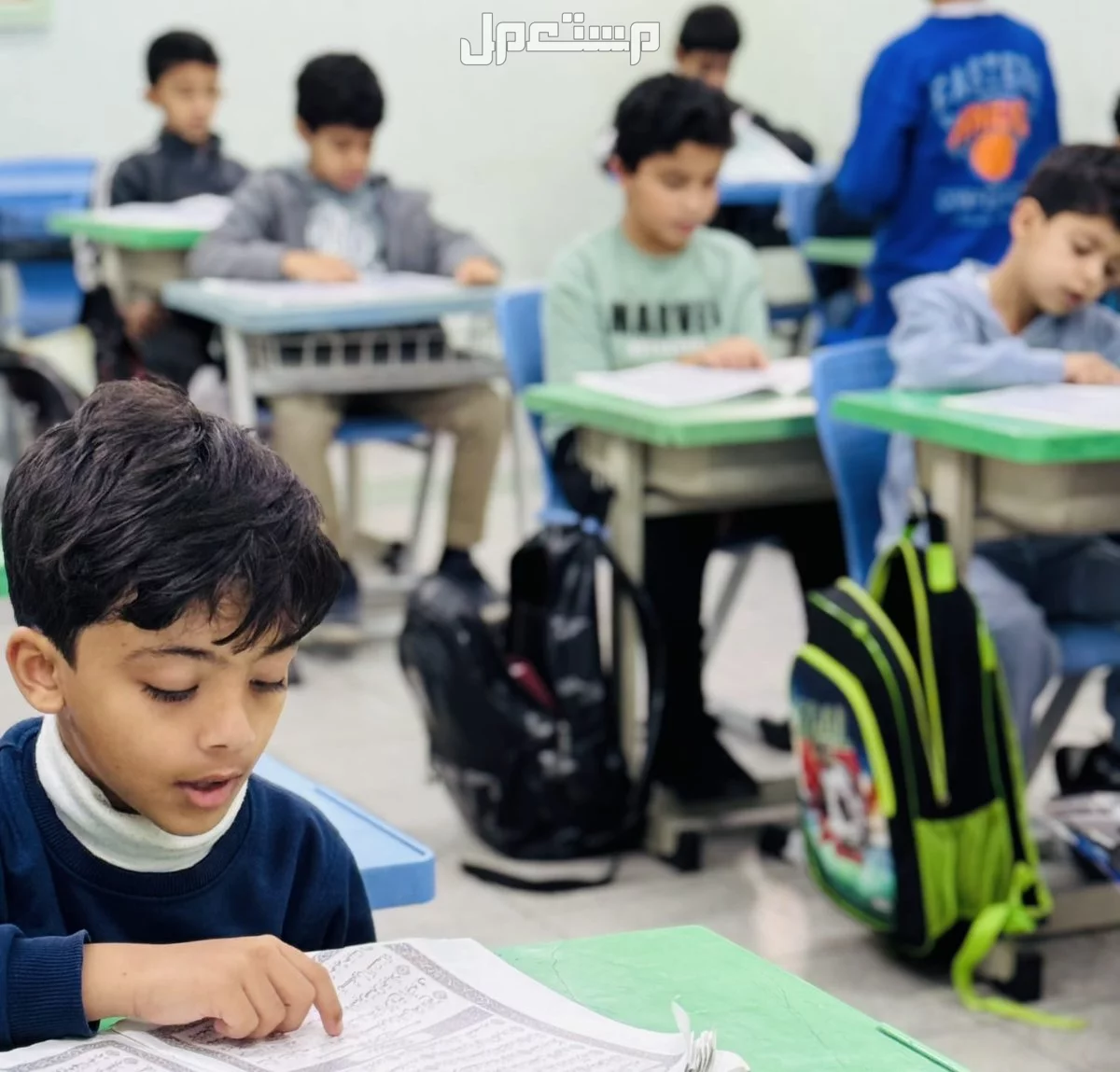حقيقة العودة إلى نظام الفصلين للعام الدراسي 1447 الفرق بين نظام الفصلين والفصول الثلاثة